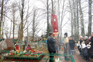 Отец Иоанн провёл панихиду на мемориале погибшим в годы войны ленинградским детям