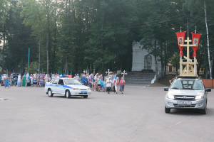 Крестоходцев сопровождала передвижная звонница